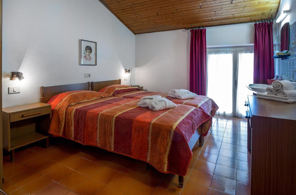 Albergo Villa Mimosa Torbole Sul Garda Стая снимка