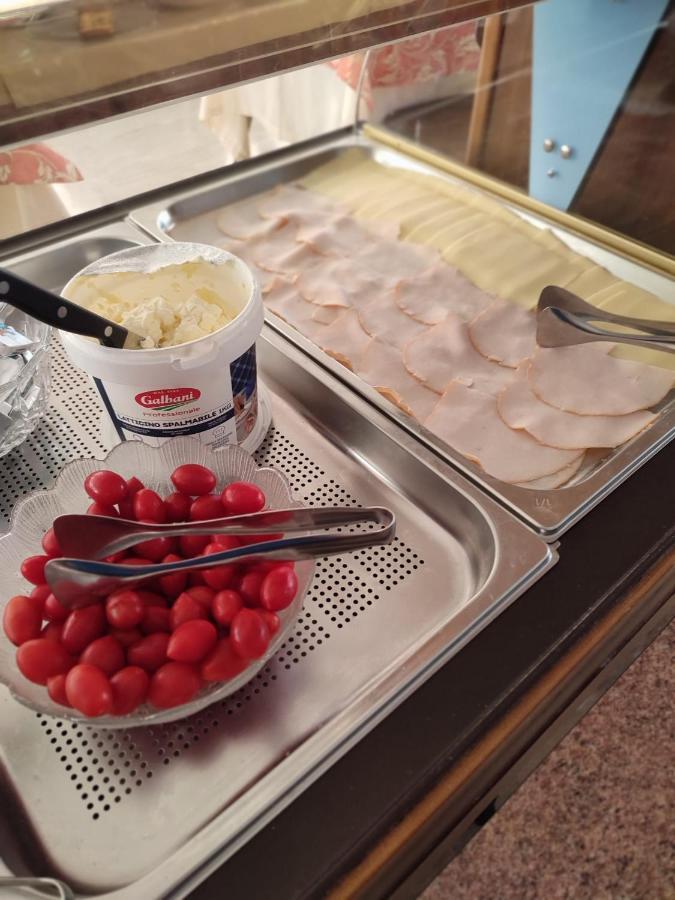 Albergo Villa Mimosa Torbole Sul Garda Екстериор снимка