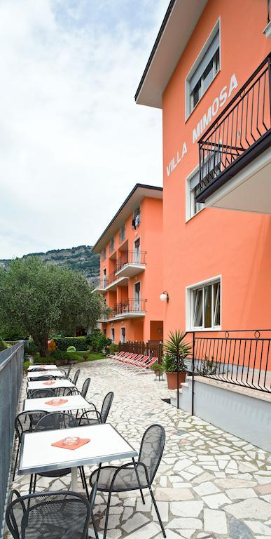 Albergo Villa Mimosa Torbole Sul Garda Екстериор снимка